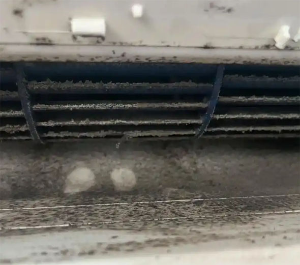 鹤山空调吹的风有股烧焦味是怎么回事